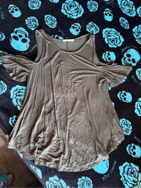 Heart Hips Olive Green Cold-Shoulder Tunic